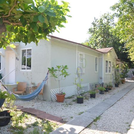 Quiet & Centrally Located House - Private Parking, Laundry And Storage For Luggage マイアミ エクステリア 写真