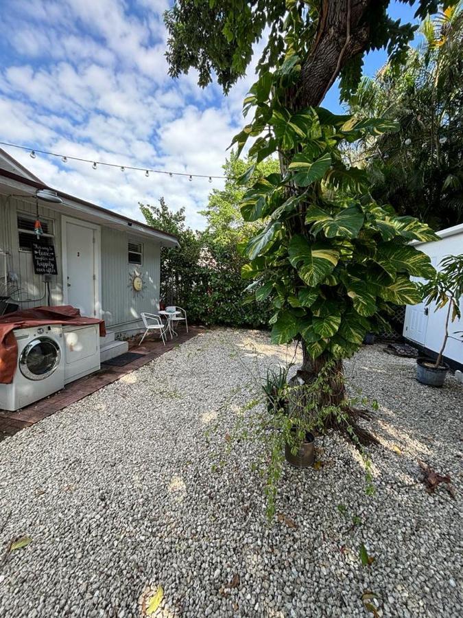 Quiet & Centrally Located House - Private Parking, Laundry And Storage For Luggage マイアミ エクステリア 写真