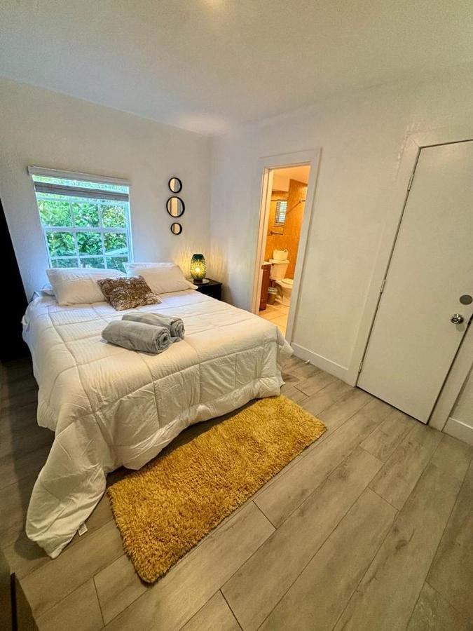 Quiet & Centrally Located House - Private Parking, Laundry And Storage For Luggage マイアミ エクステリア 写真