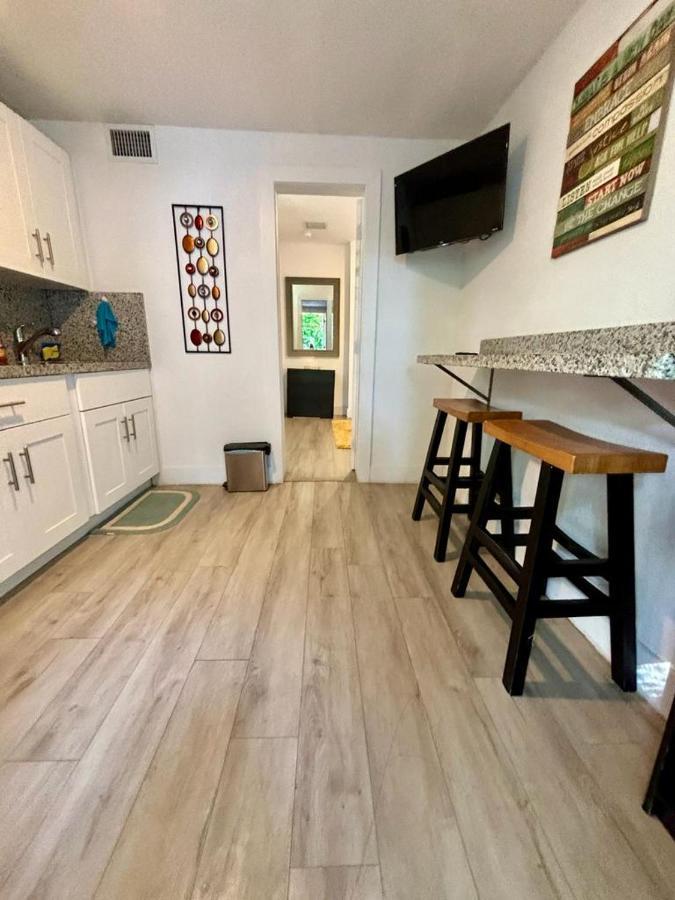 Quiet & Centrally Located House - Private Parking, Laundry And Storage For Luggage マイアミ エクステリア 写真
