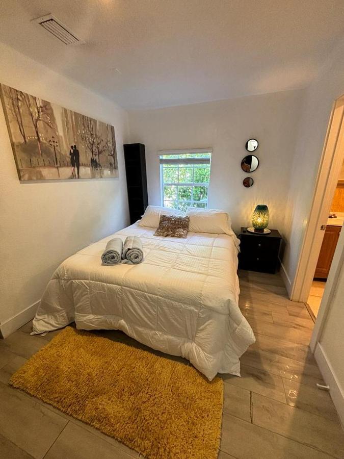 Quiet & Centrally Located House - Private Parking, Laundry And Storage For Luggage マイアミ エクステリア 写真