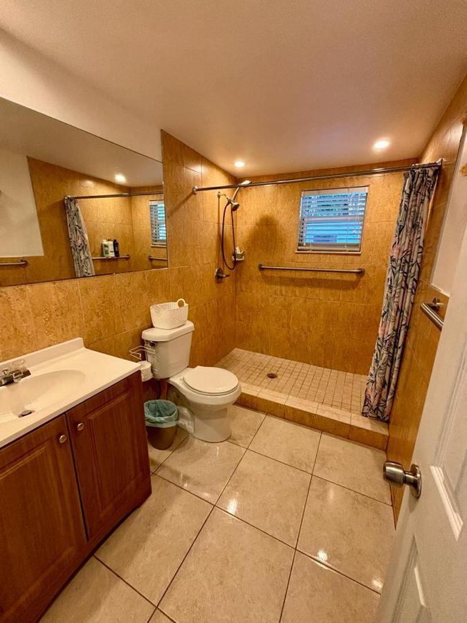 Quiet & Centrally Located House - Private Parking, Laundry And Storage For Luggage マイアミ エクステリア 写真