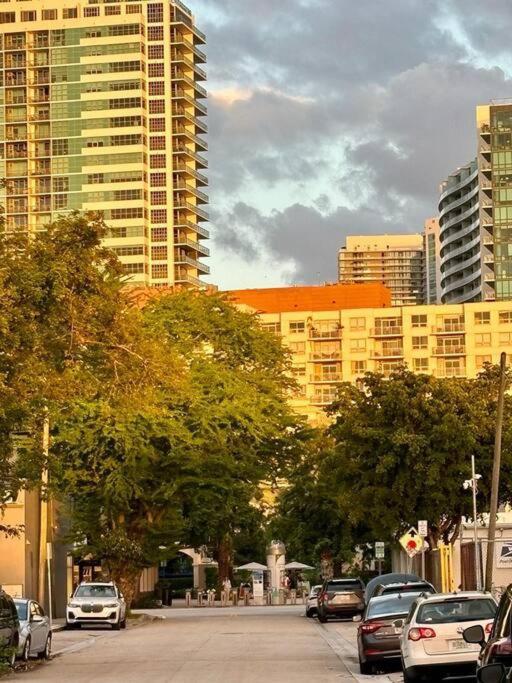 Quiet & Centrally Located House - Private Parking, Laundry And Storage For Luggage マイアミ エクステリア 写真