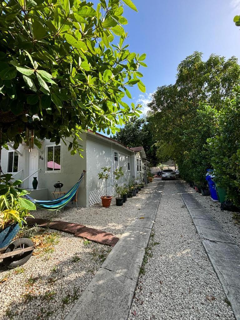 Quiet & Centrally Located House - Private Parking, Laundry And Storage For Luggage マイアミ エクステリア 写真