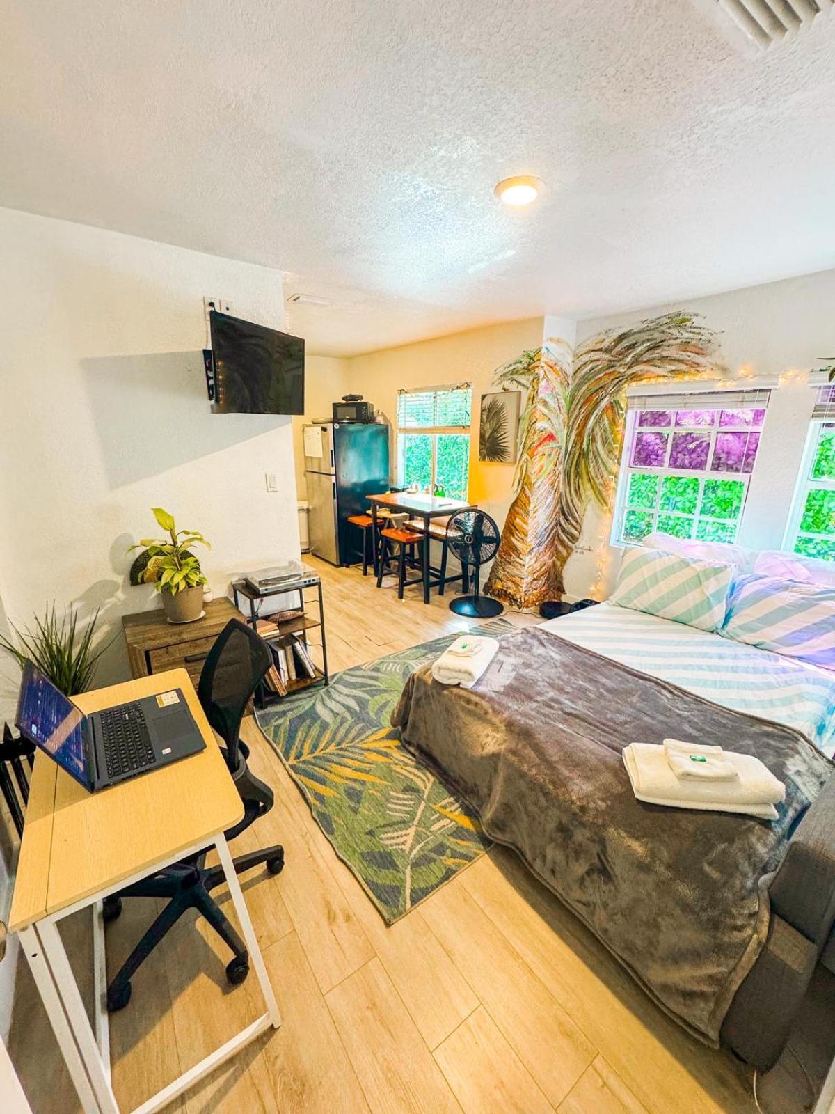 Quiet & Centrally Located House - Private Parking, Laundry And Storage For Luggage マイアミ エクステリア 写真